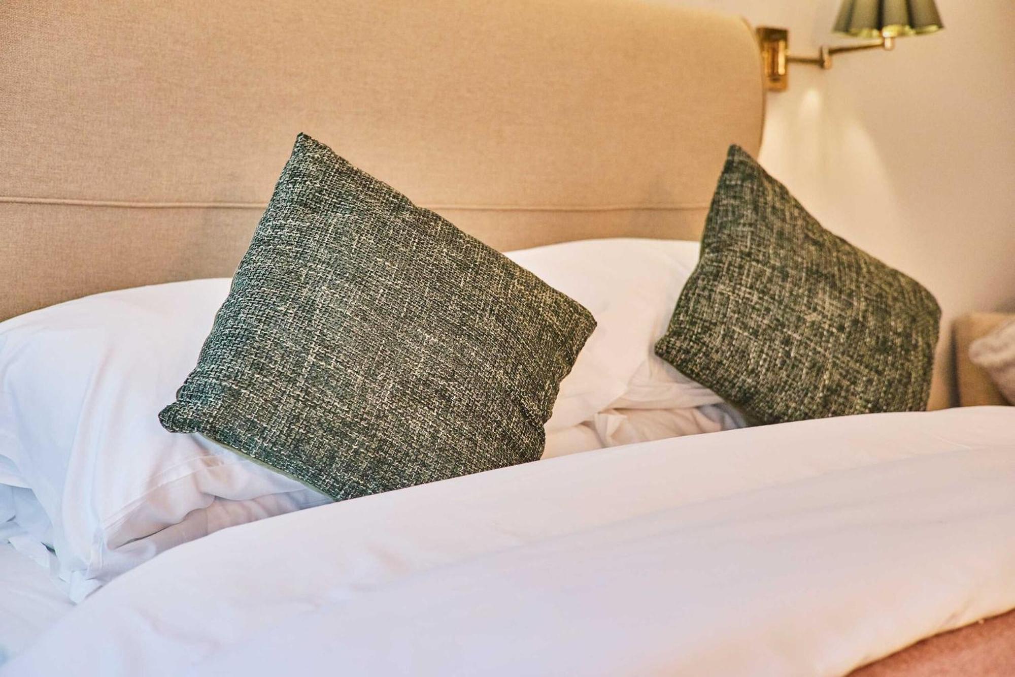 Host & Stay - The Raven Hotel Much Wenlock Szoba fotó