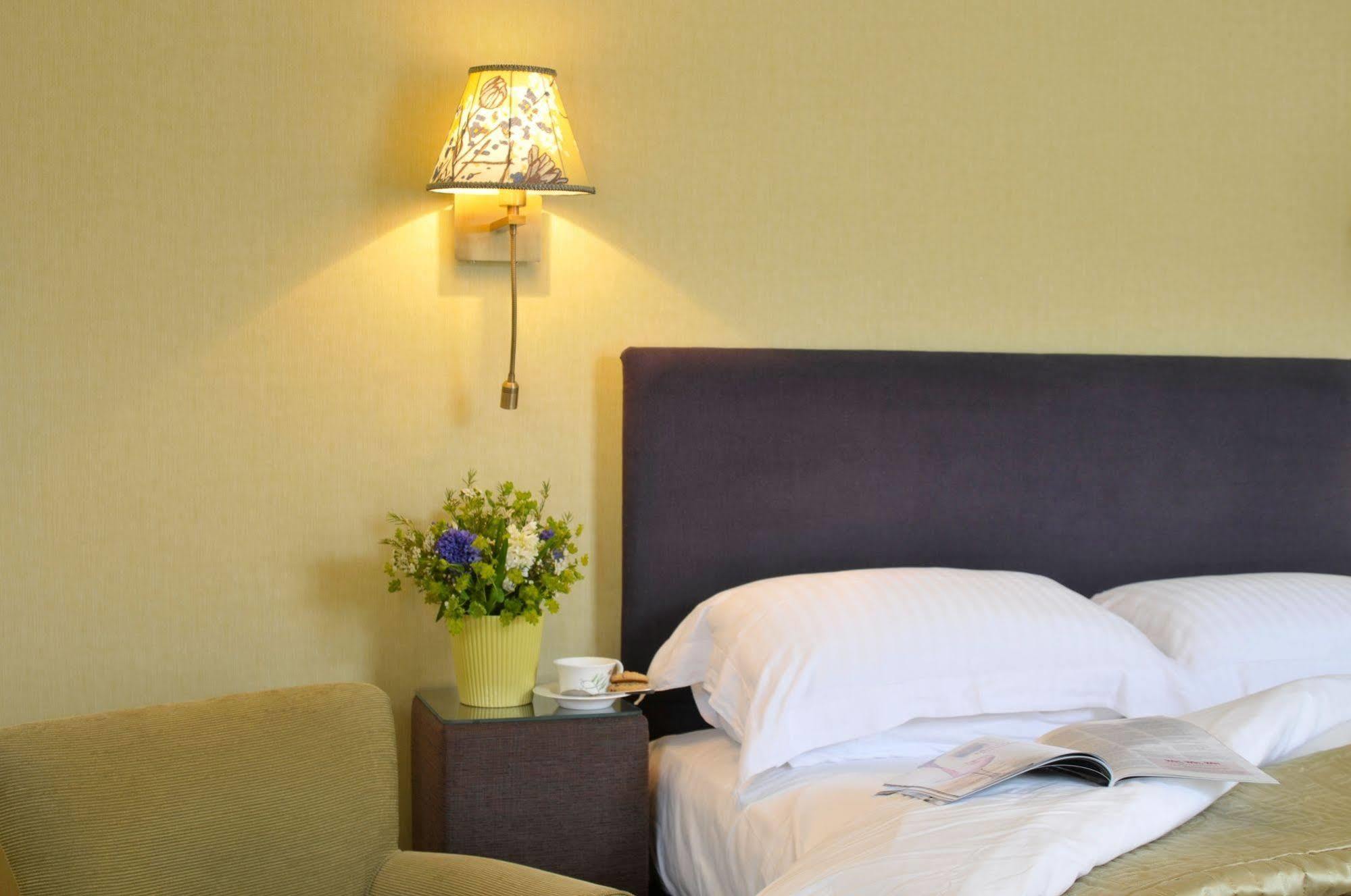 Host & Stay - The Raven Hotel Much Wenlock Kültér fotó